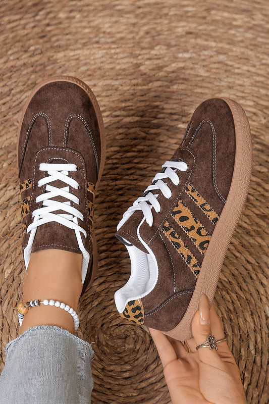 Zapatos de gamuza sintética con detalle de patchwork de leopardo con cordones en contraste color café