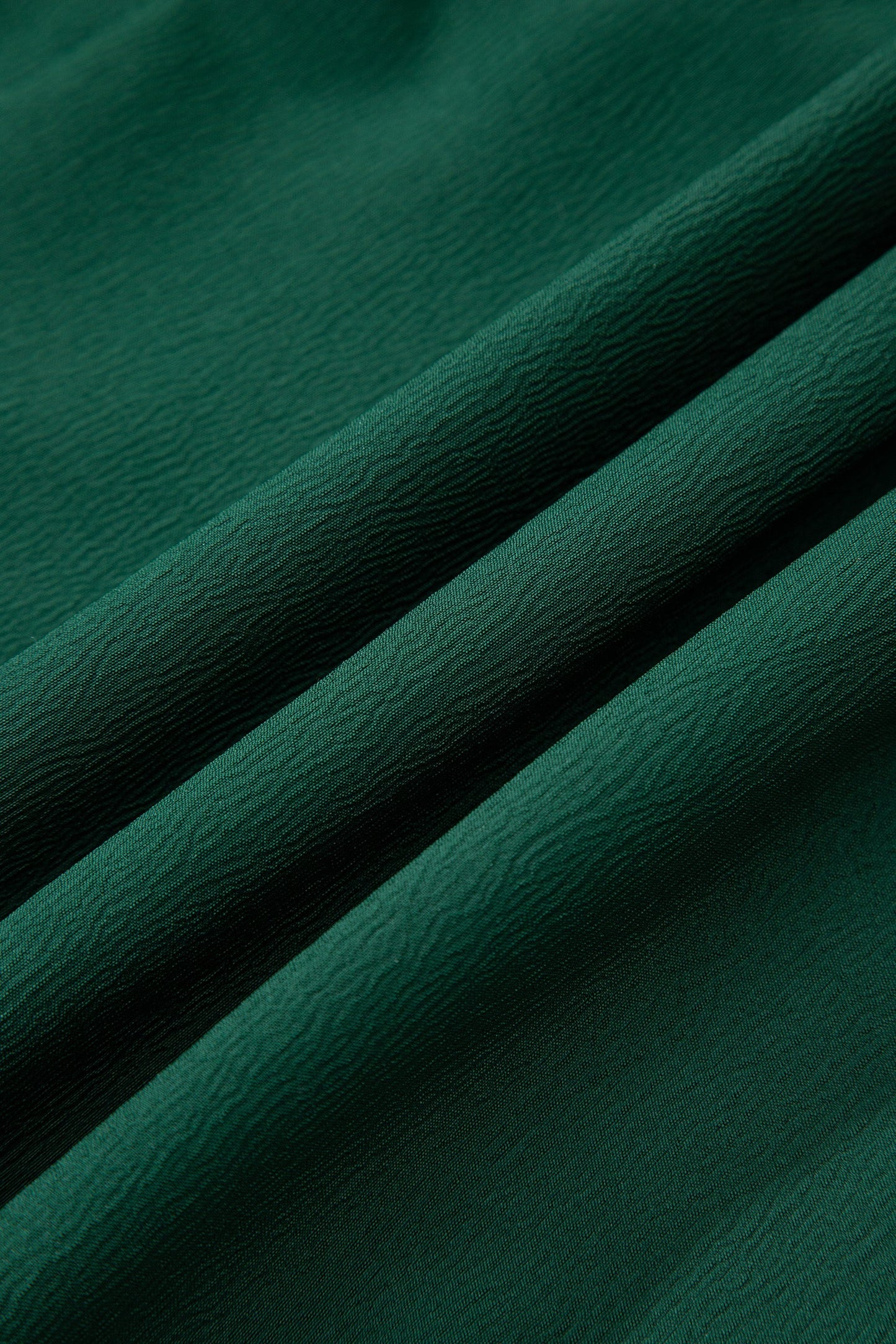 Vestido maxi escalonado con cuello en V y botones de manga larga, liso, verde negruzco