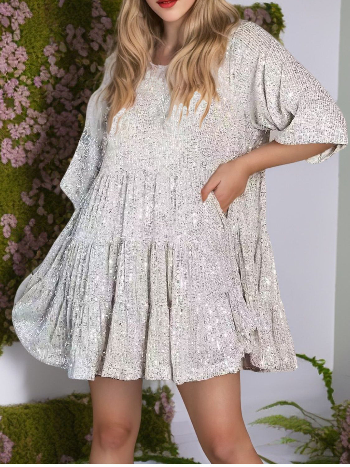 Minivestido de lentejuelas de cuello redondo y manga corta