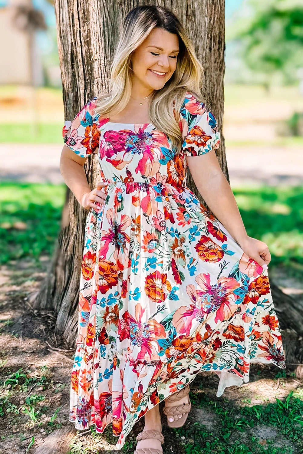 Vestido Midi Fluido de Talla Grande con Escote Cuadrado, Mangas Abullonadas y Estampado Floral Blanco
