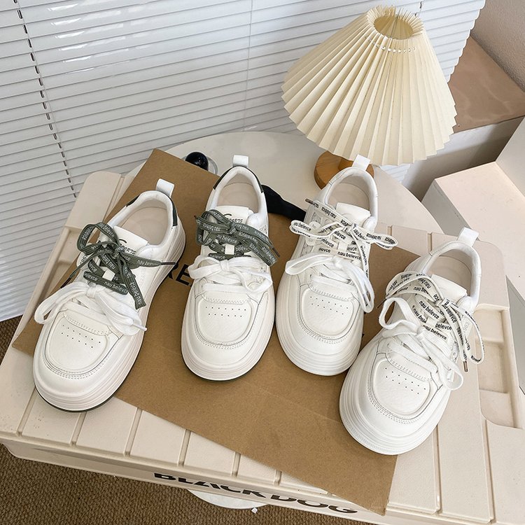 Women Double Lace Platform Sneakers Stitched Detail Chunky Thick Sole Skate Shoes Minimalist Street Style Lace Up Casual White Board Trainers