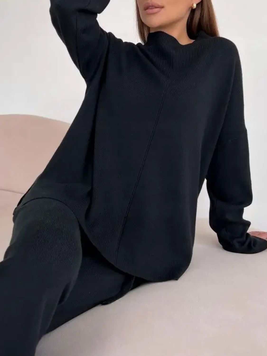 Conjunto de suéter de top de cuello simulado con aberturas y pantalón