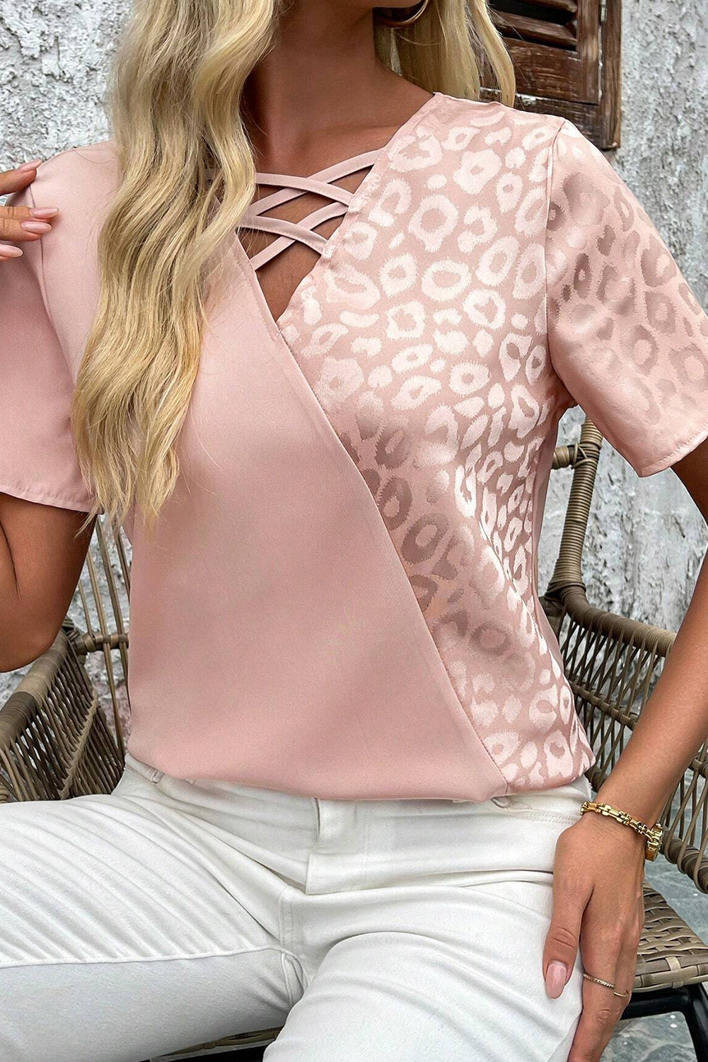 Blusa con tiras cruzadas y cuello en V, estilo patchwork de leopardo rosa albaricoque