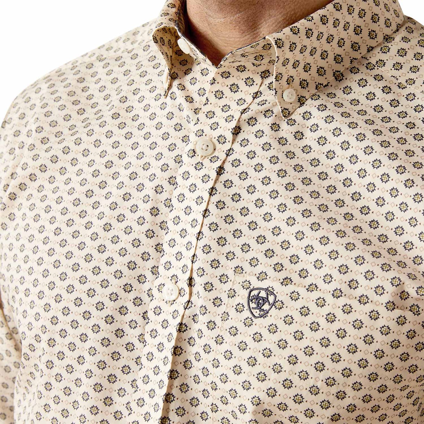 Camisa ajustada de manga larga sin arrugas Fraiser Ariat para hombre