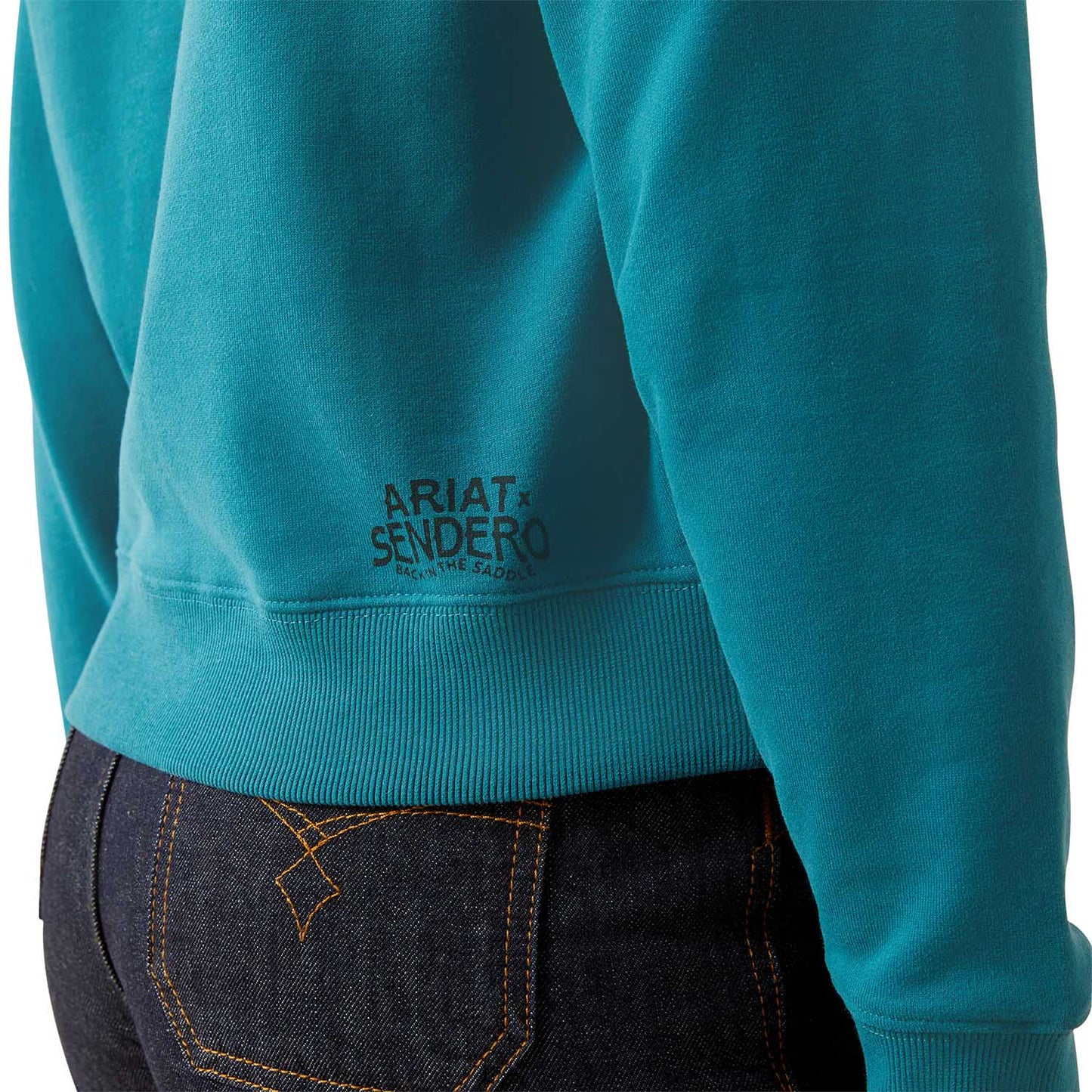 Sudadera gráfica Ariat Essential Sendero "West is Best" para mujer – Cuello redondo polar cómodo estilo western