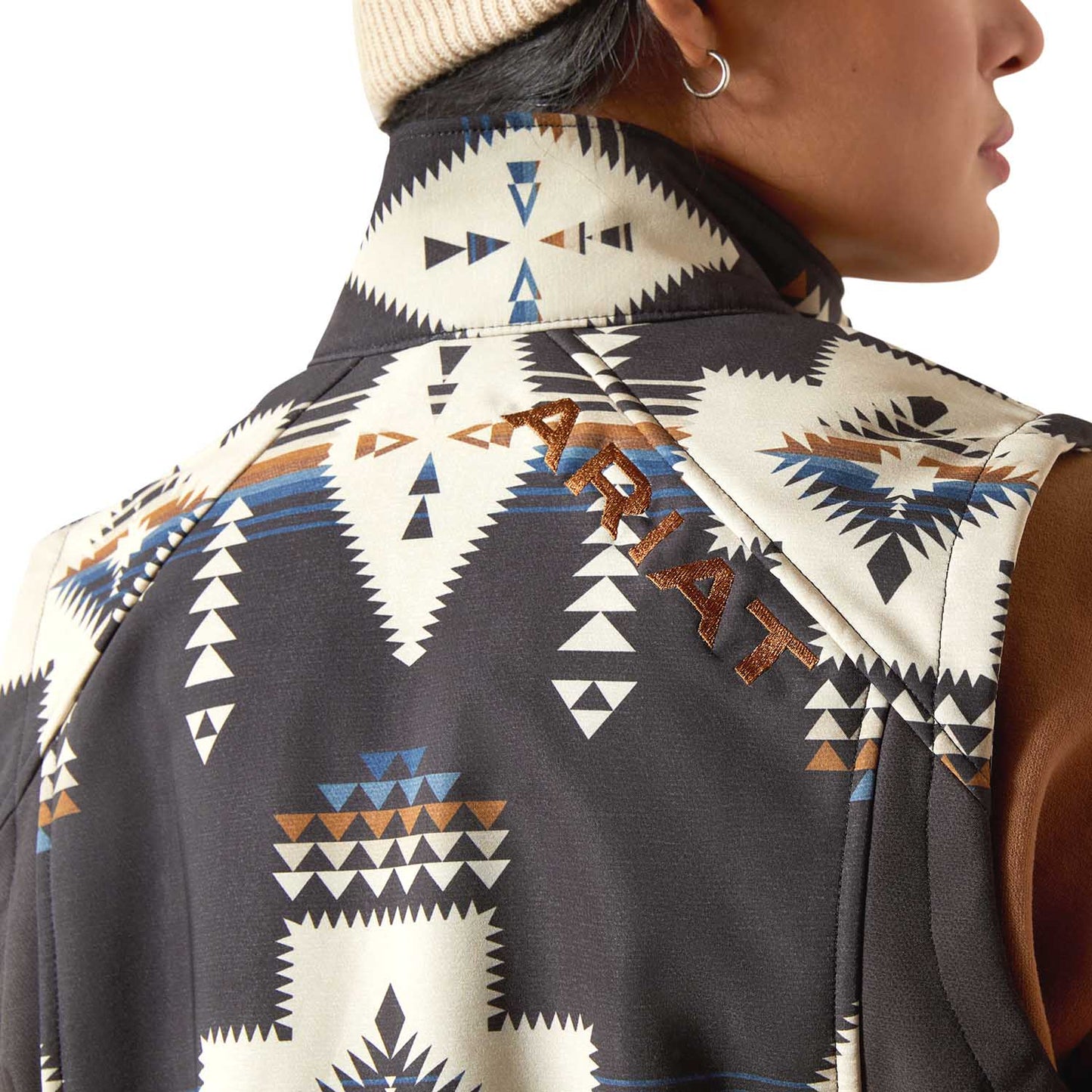 Ariat Chaleco estampado Softshell Logo Western para mujer – Capa exterior duradera con bolsillos con cremallera