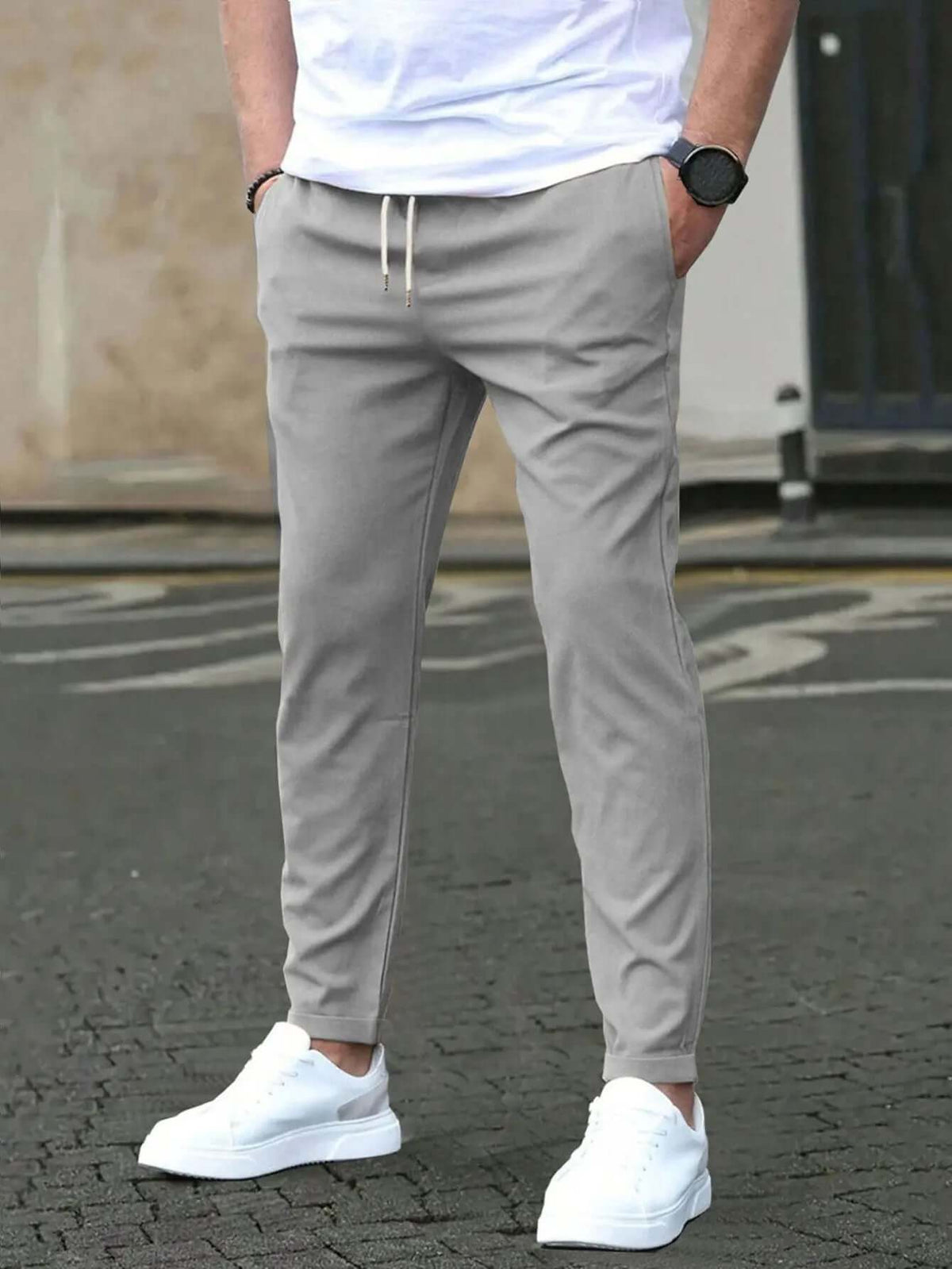 Slim Fit Cropped Pants – Casual Straight-Leg Trousers with Leather Tag