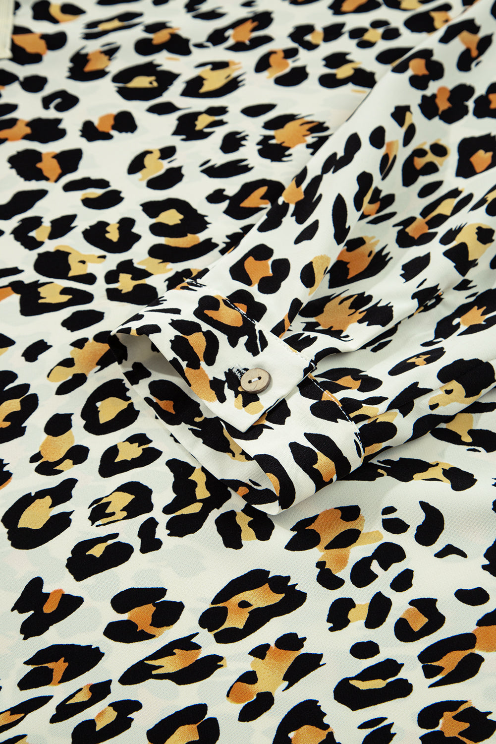 Top de manga larga a rayas con escote en V y estampado de leopardo caqui