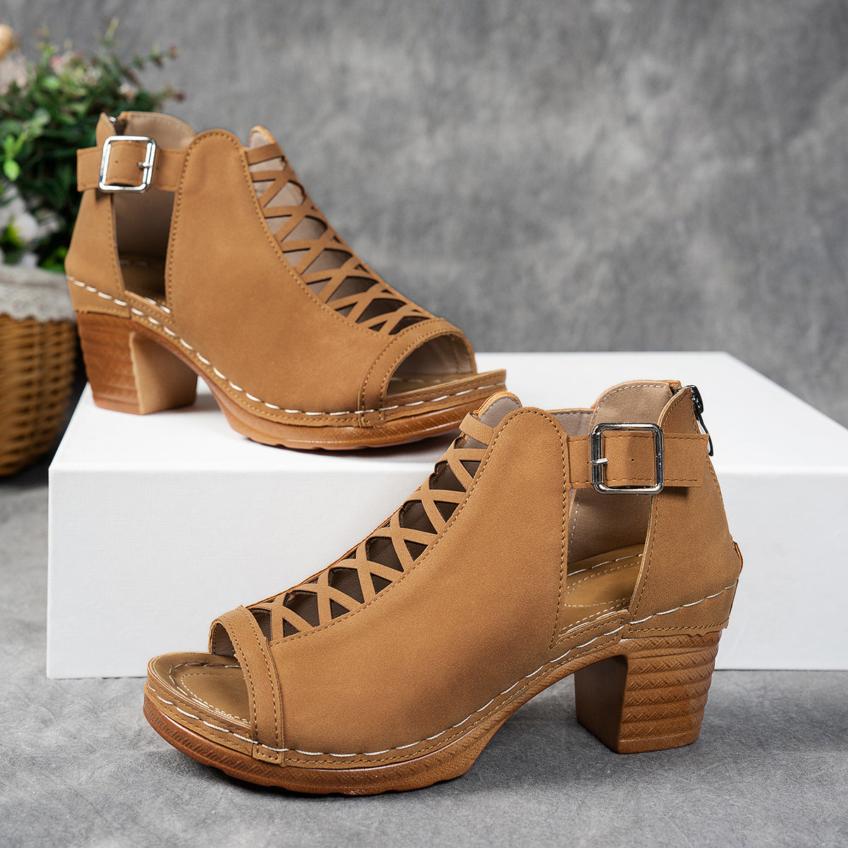 Women's Plus-size Chunky-heel Sandals