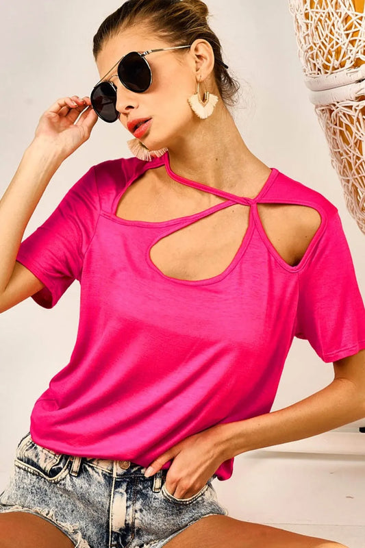 Camiseta de manga corta con cuello asimétrico y corte BiBi