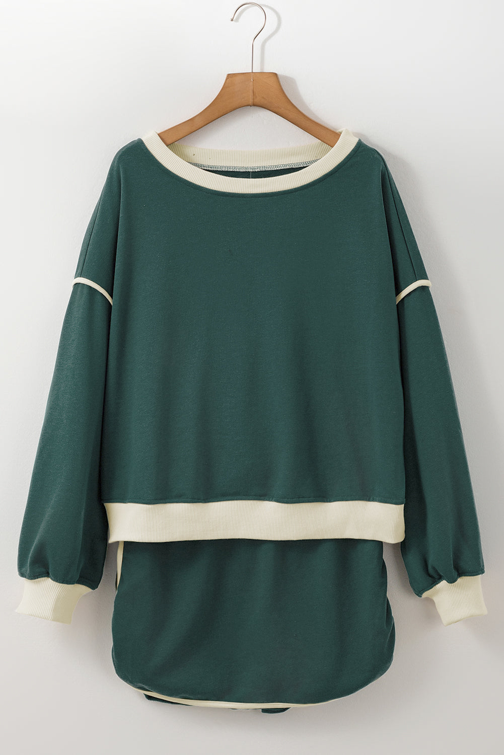 Conjunto de jersey suelto con ribete en contraste Evergreen y skort con cordones en la cintura