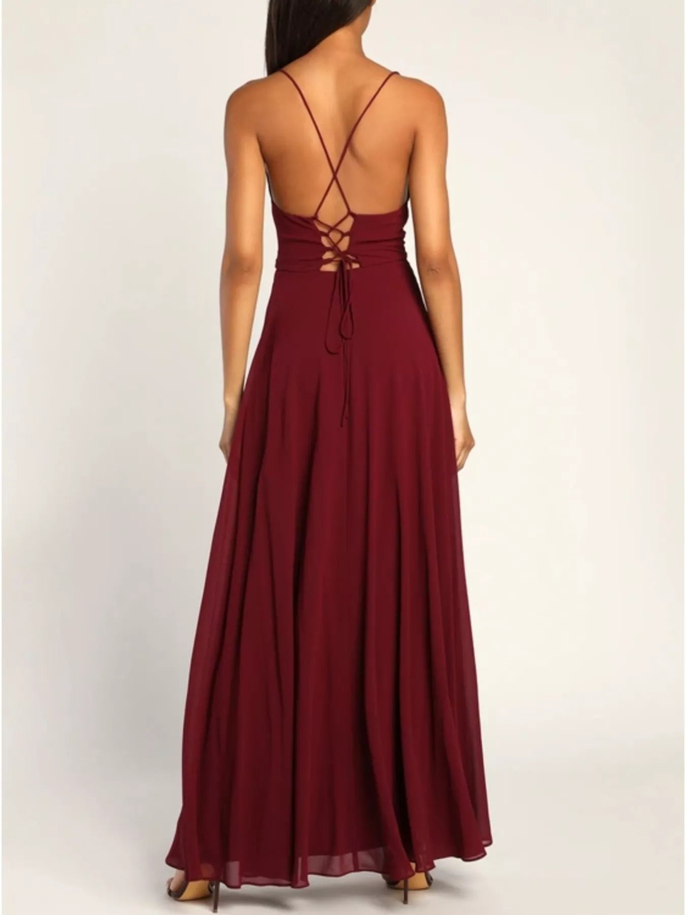 Vestido largo con cuello vuelto y abertura