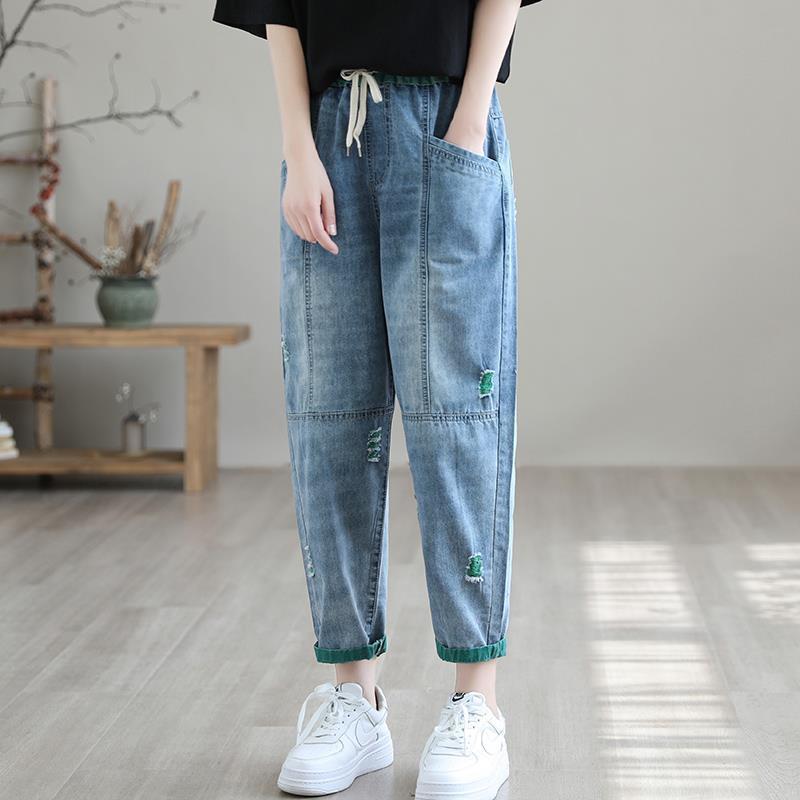 Vaqueros capri rasgados de moda de verano para mujer