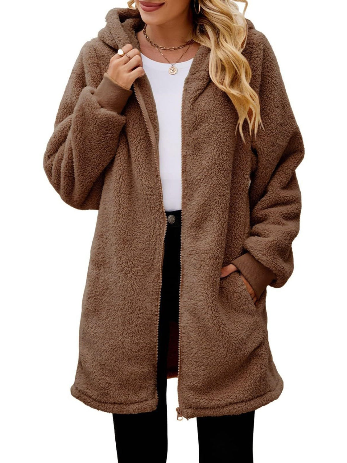 Chaqueta con capucha, manga larga y cremallera, con bolsillos afelpados