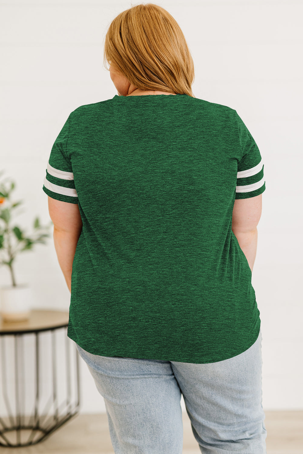 Camiseta de talla grande con cuello de pico a rayas. Consulta la tabla de tallas en "más detalles"