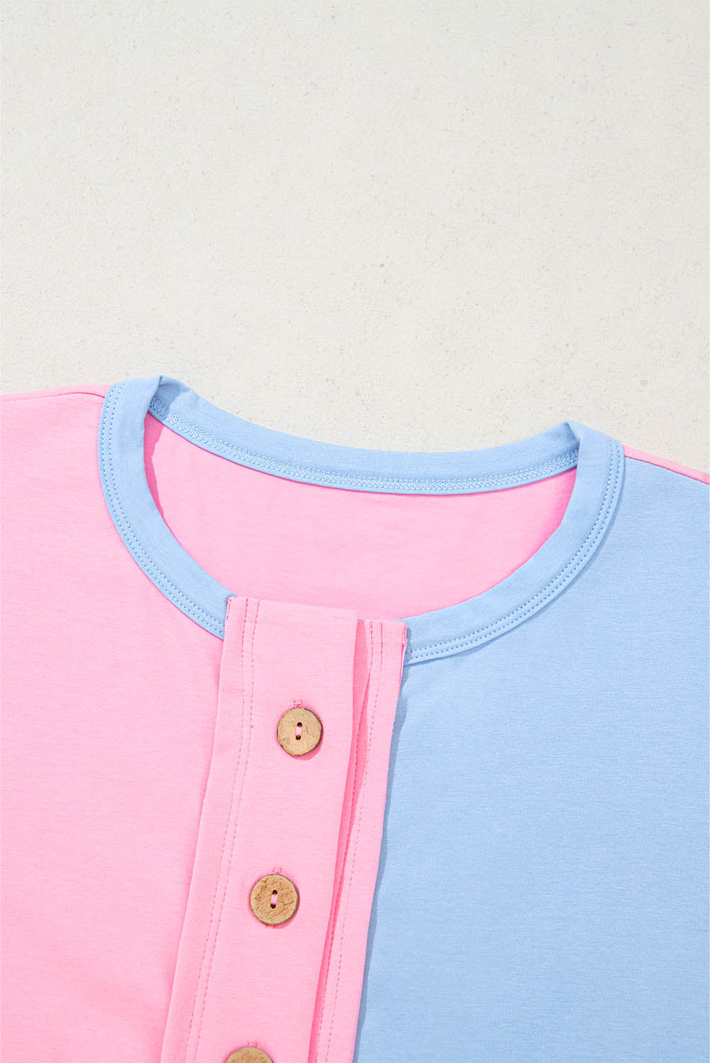 Camiseta con cuello y medio botones bicolor Myosotis