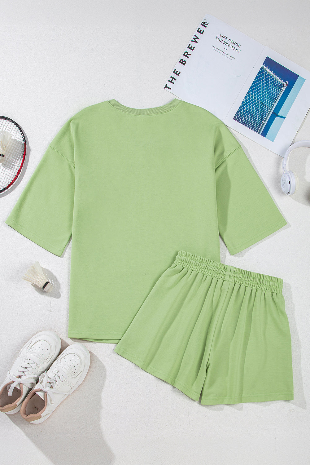 Conjunto de camiseta y shorts verde Meadow Mist de manga corta y cuello de pico suelto