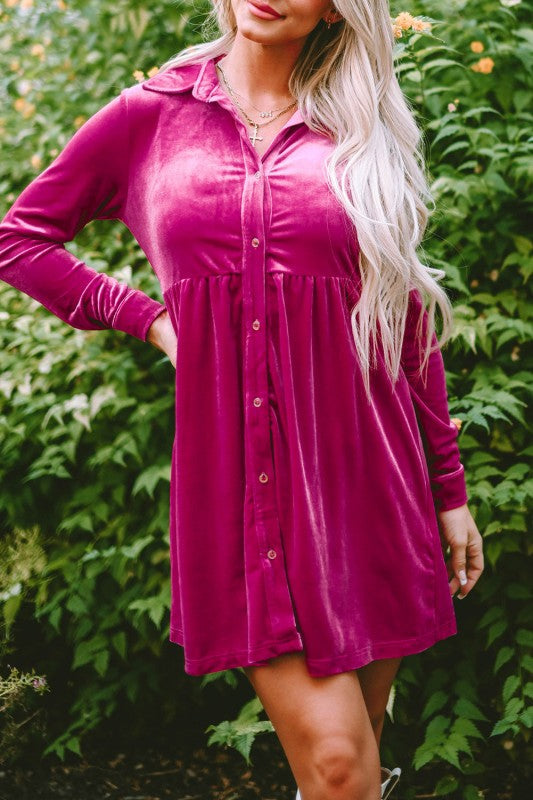 Vestido de terciopelo con botones, manga larga y volantes
