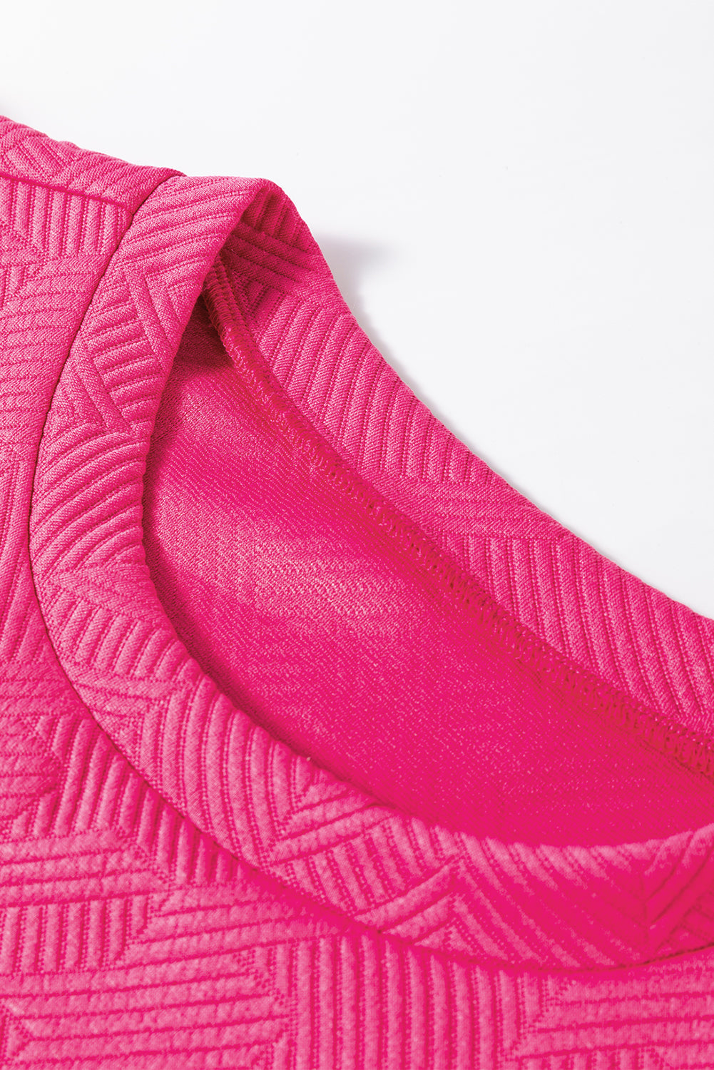 Conjunto de top y pantalón texturizado rosa rojo con mangas abullonadas