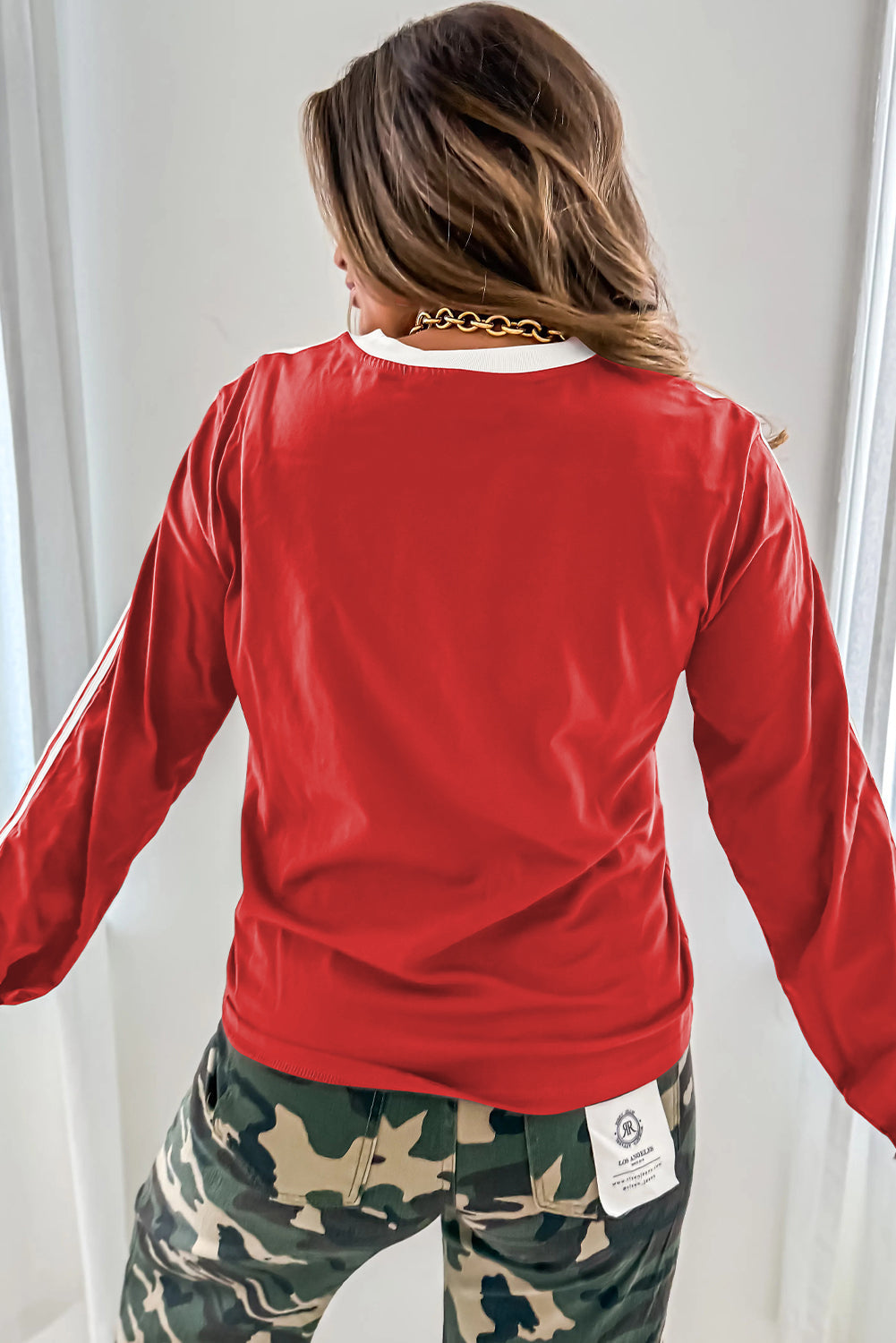 Camiseta de manga larga con cuello redondo, contraste de color y rayas universitarias en verde brillante