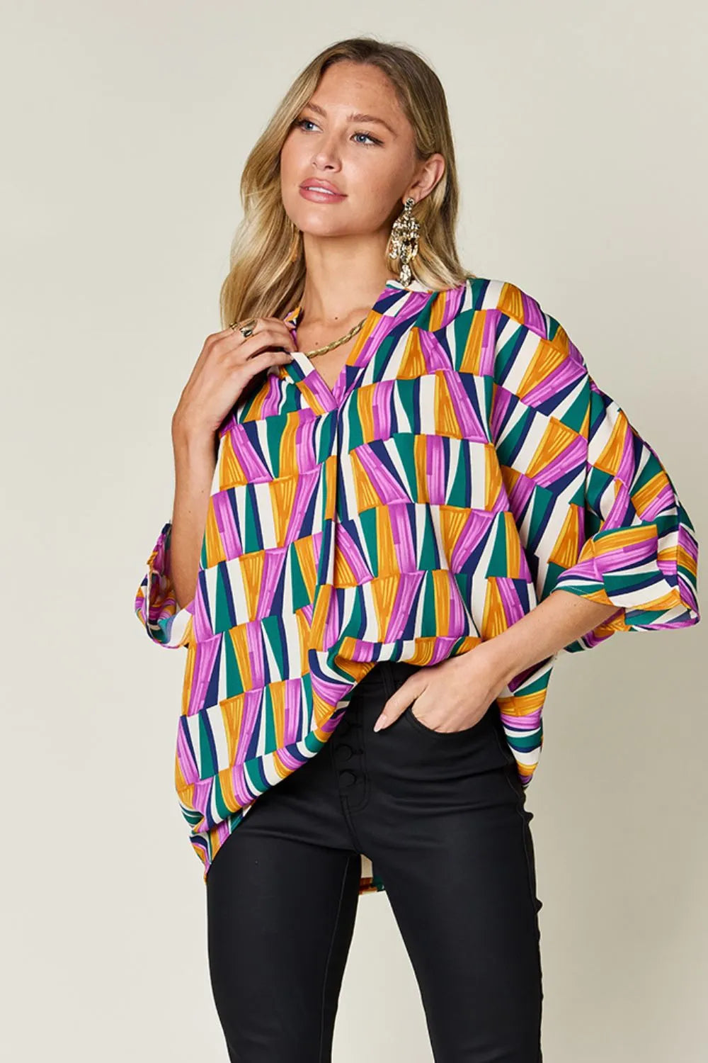 Top de manga dolman con muescas y estampado geométrico "Double Take" de talla grande