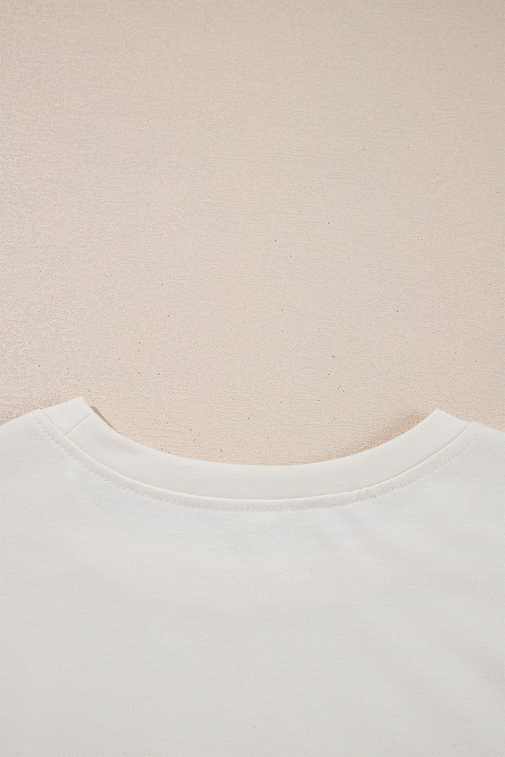 Conjunto de 2 piezas de camiseta corta y minifalda con volantes y cintura alta en color beige