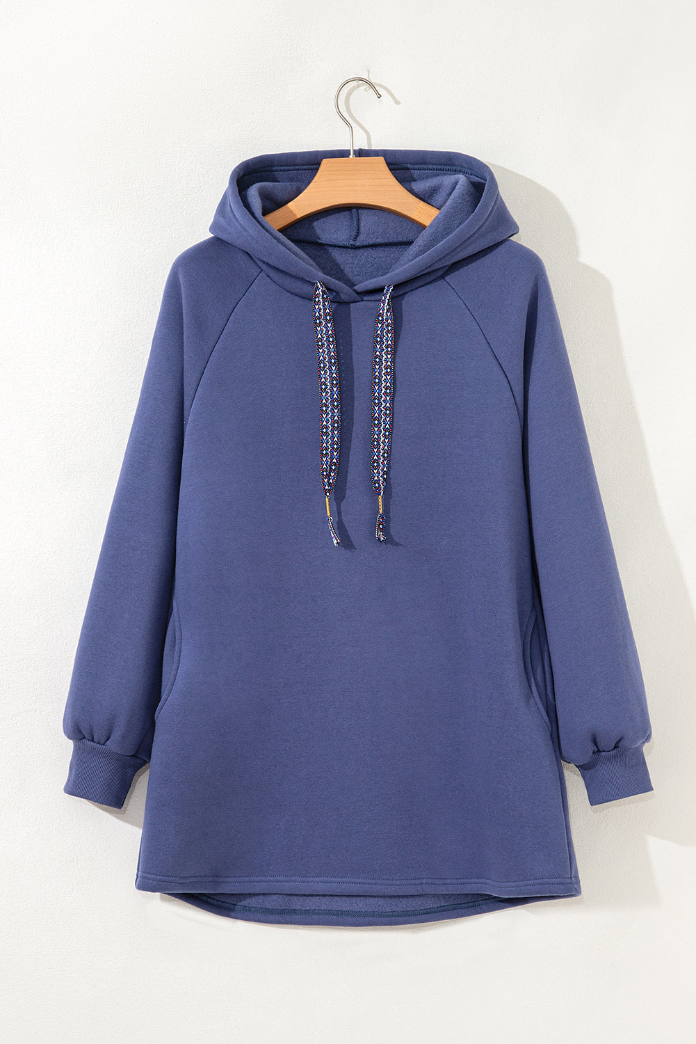 Sudadera tipo túnica con capucha con cordón y mangas raglán