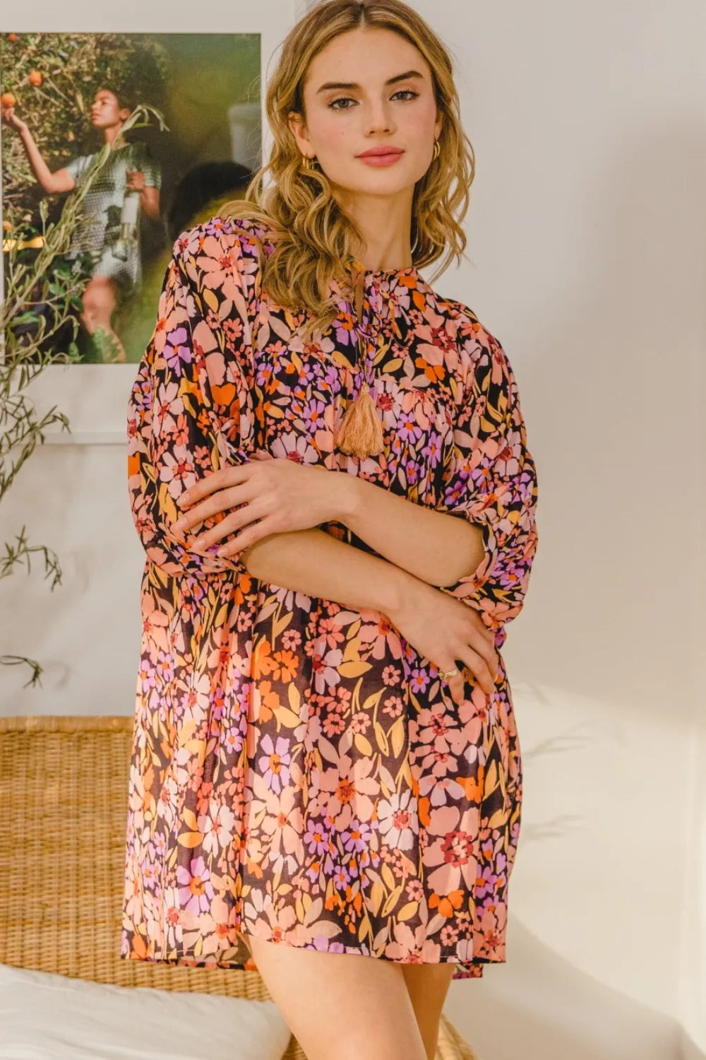 Minivestido ODDI floral con cuello anudado de talla completa