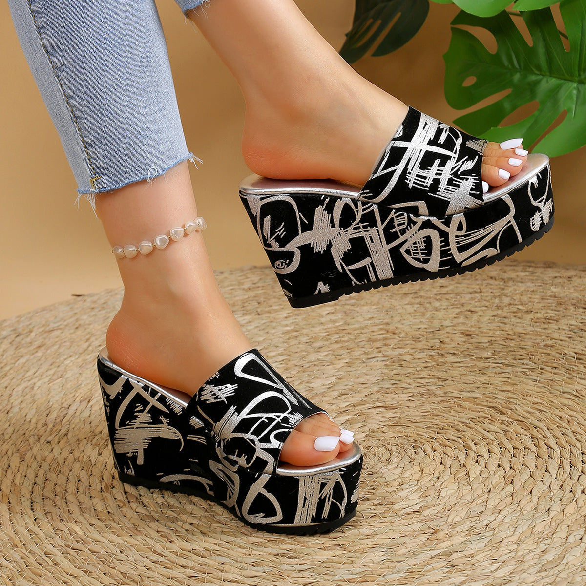 Round-Toe Wedge Printed Slippers