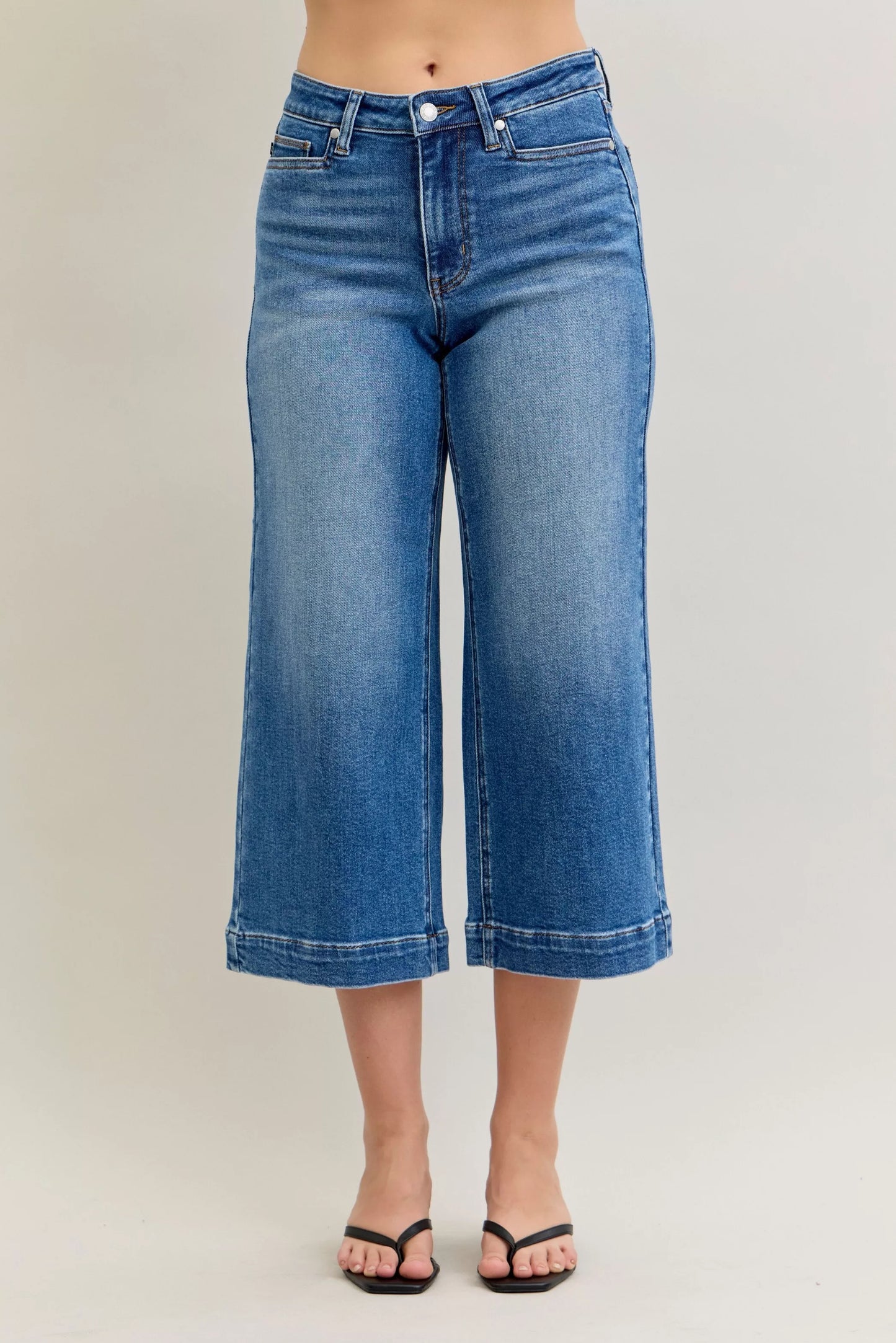 Jeans anchos cortos de tiro medio Judy Blue