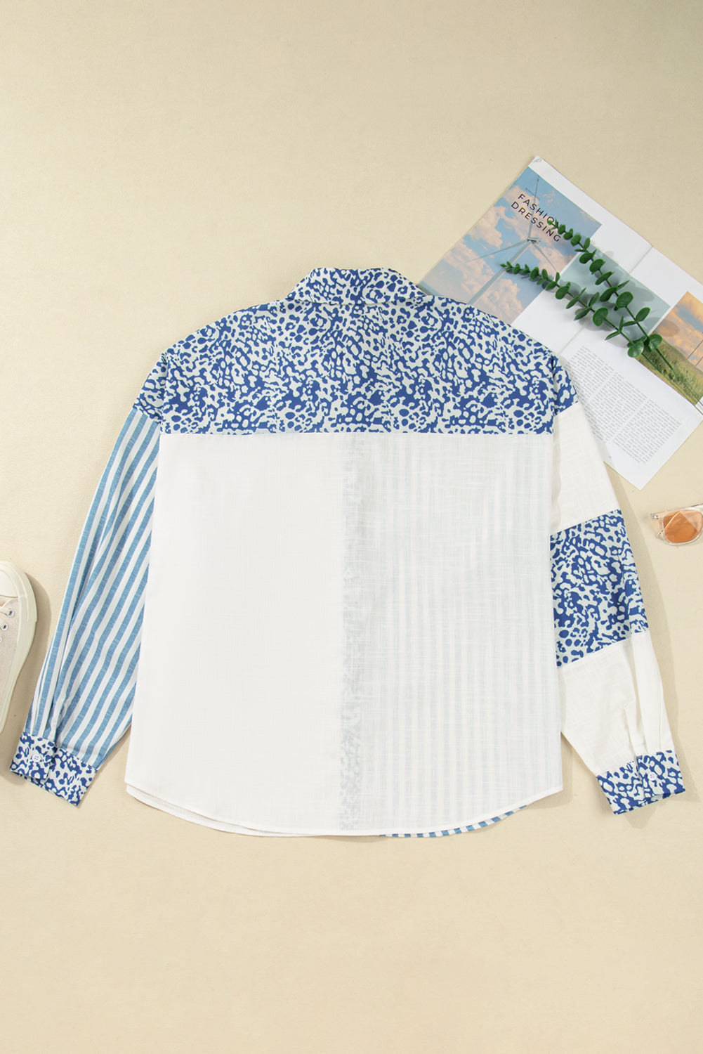 Camiseta informal de talla grande con estampado de leopardo a rayas azul cielo y retazos