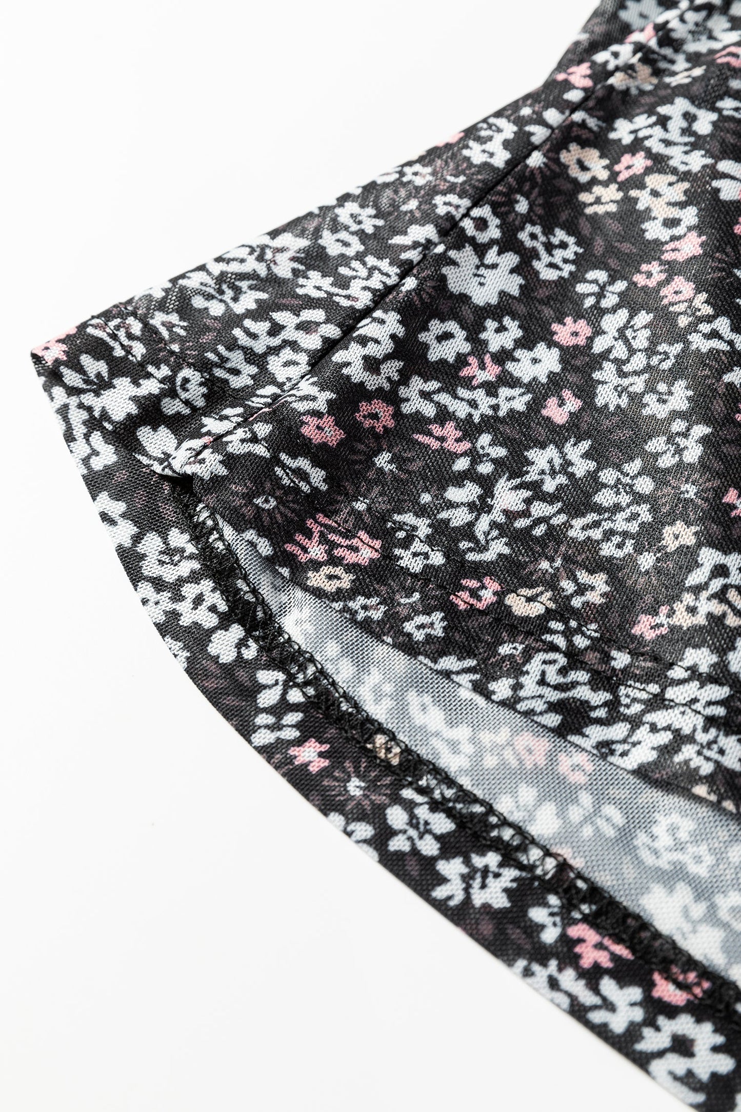 Top ajustado de malla con estampado floral pequeño y orificio para el pulgar