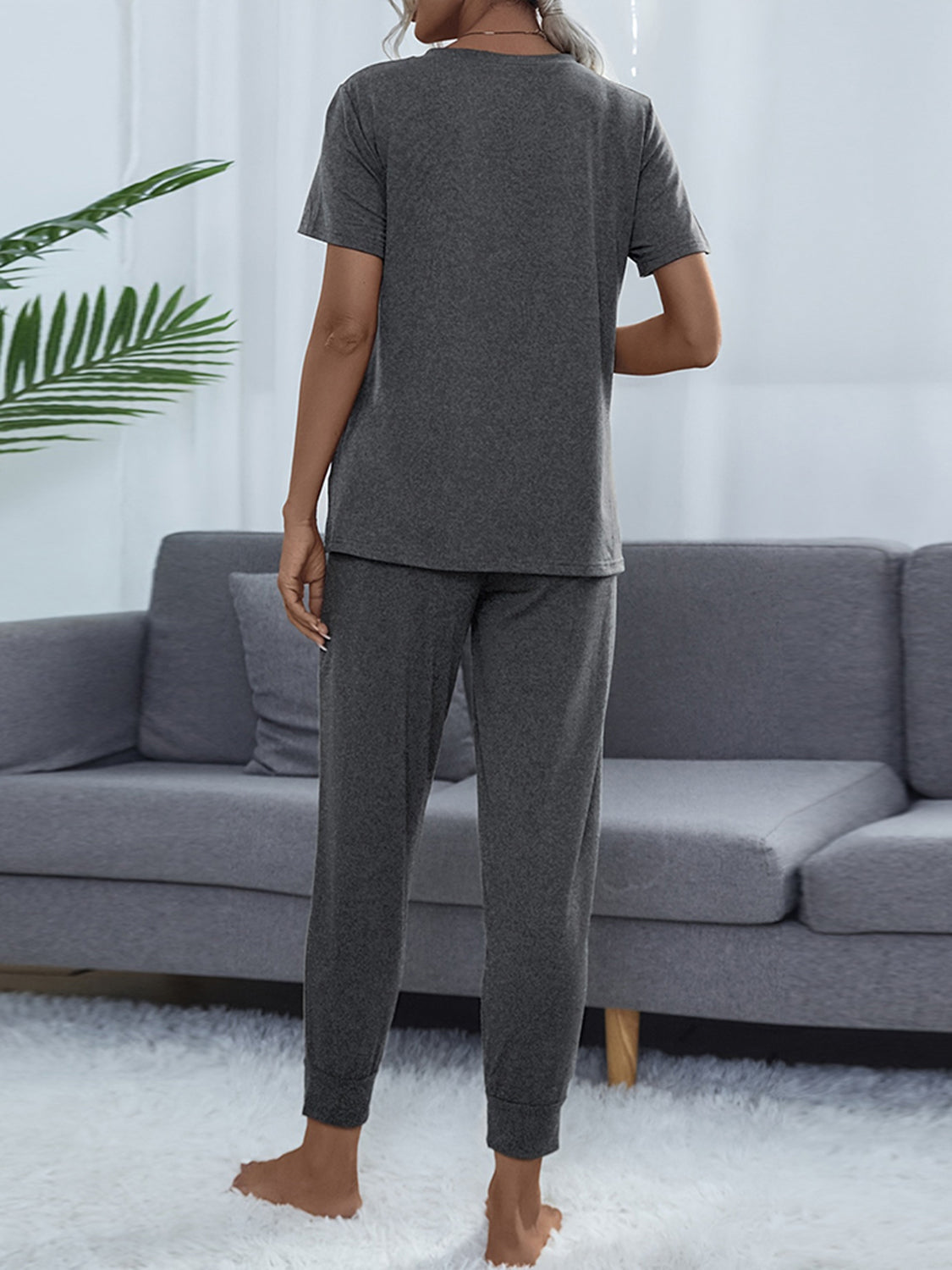 Conjunto de top y pantalón de manga corta con cuello redondo brillante