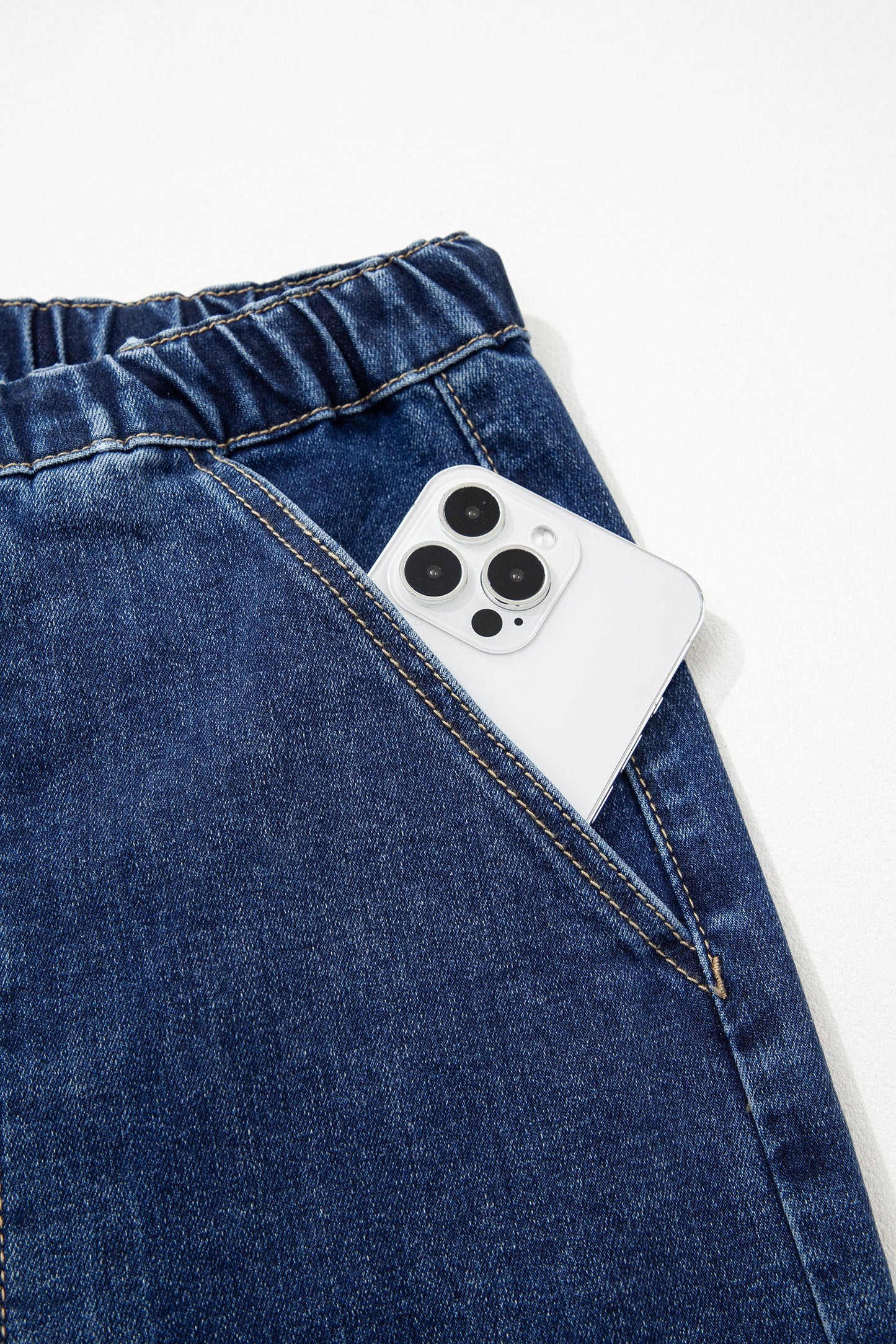 Pantalones vaqueros de pierna ancha con cordón azul de Prusia, detalle de costura y dobladillo sin rematar