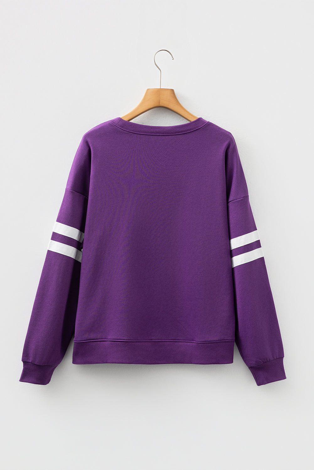 Sudadera Oversize Azul Cielo con Detalle de Rayas Universitarias y Hombros Caídos