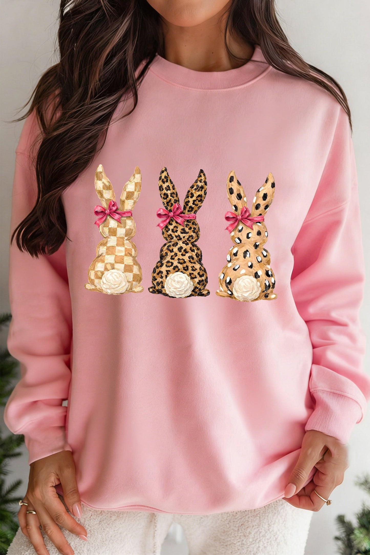 Sudadera con estampado de leopardo y cuadros rosas y hombros caídos de conejo de Pascua