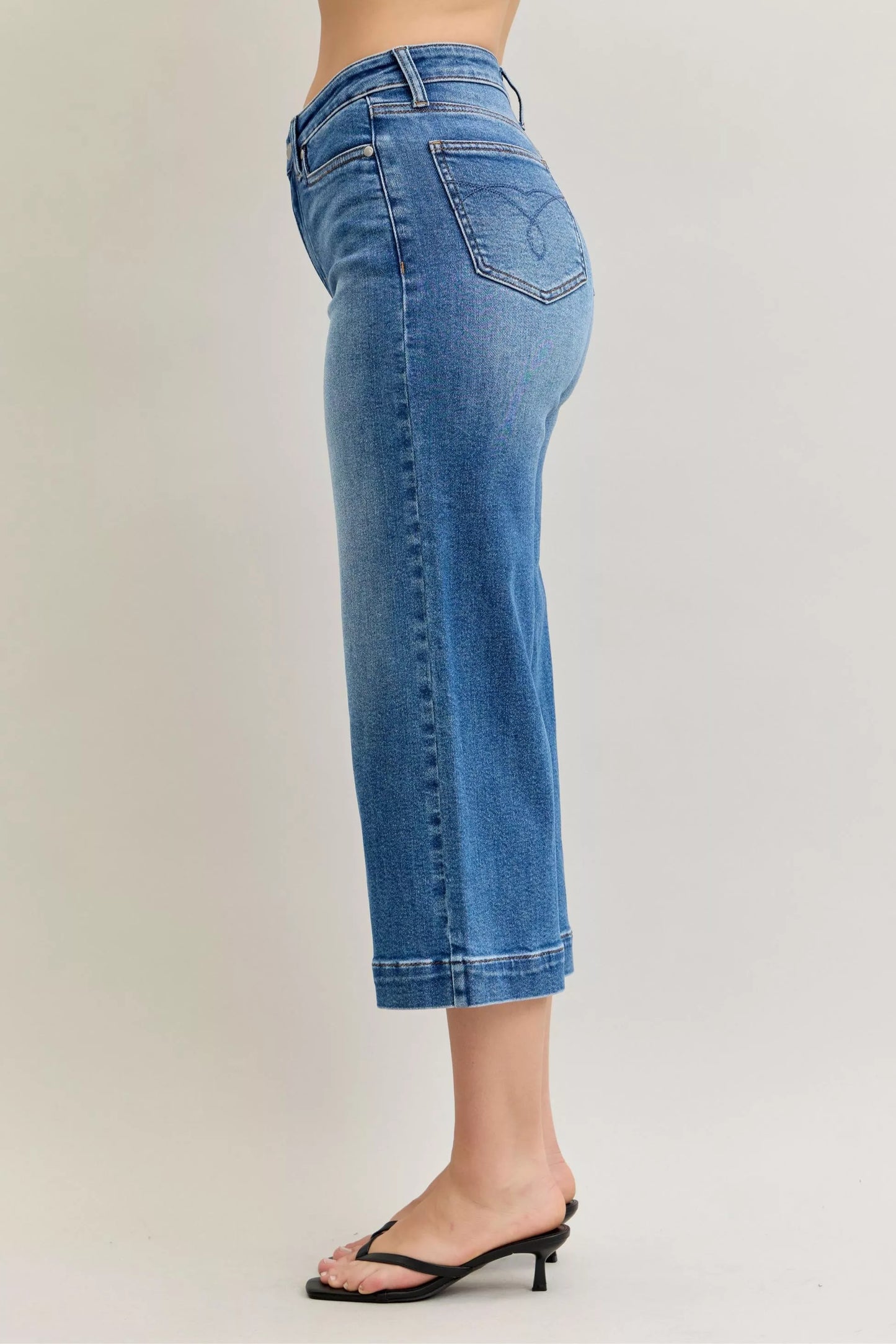 Jeans anchos cortos de tiro medio Judy Blue