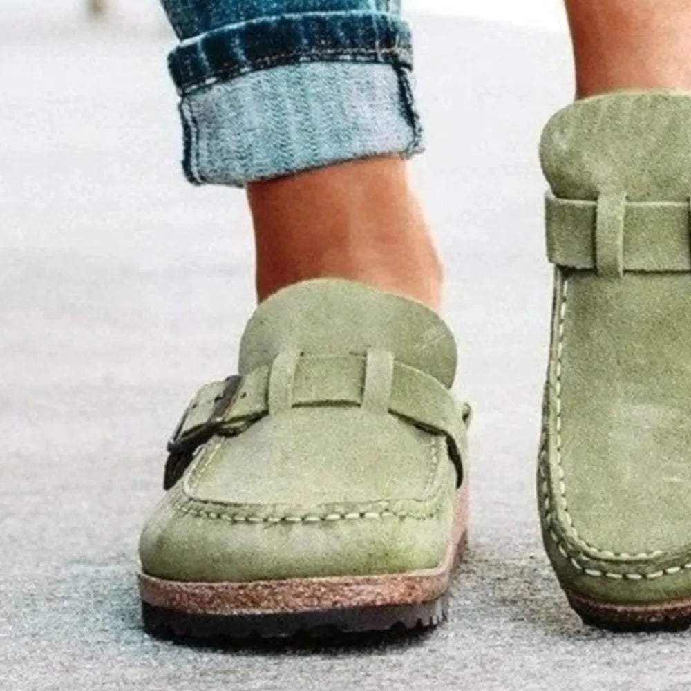 Mocasines con hebilla de tacón bajo y punta redonda