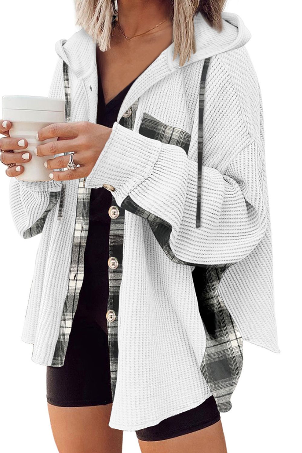 Chaqueta tipo camisa con capucha y cordón, patchwork de cuadros y tejido de gofre
