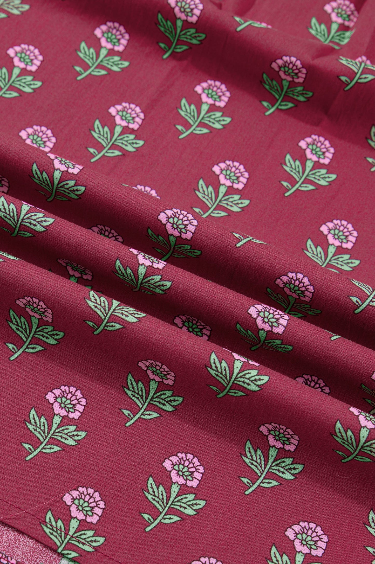 Blusa Roja con Cuello en Contraste Escote en V Ribete de Ricrac Manga Corta Abullonada Estampado Floral