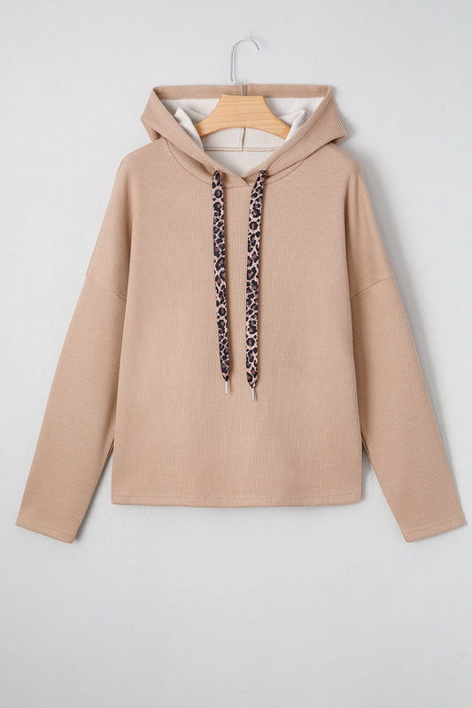 Sudadera con capucha holgada con cordón y textura térmica de leopardo color caqui oscuro