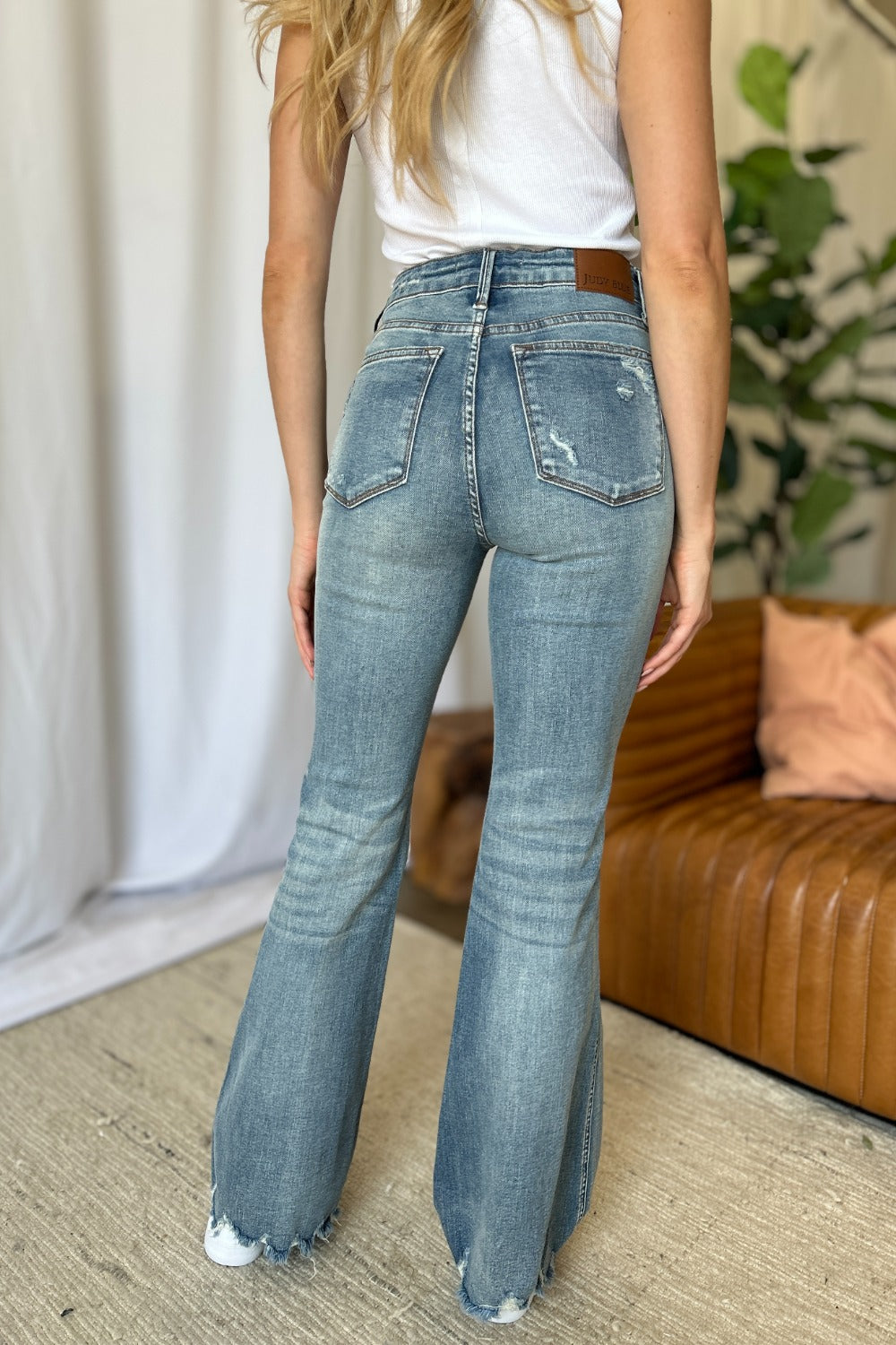 Judy Blue Talla Completa Tiro Medio Control Abdomen Acampanado Roto