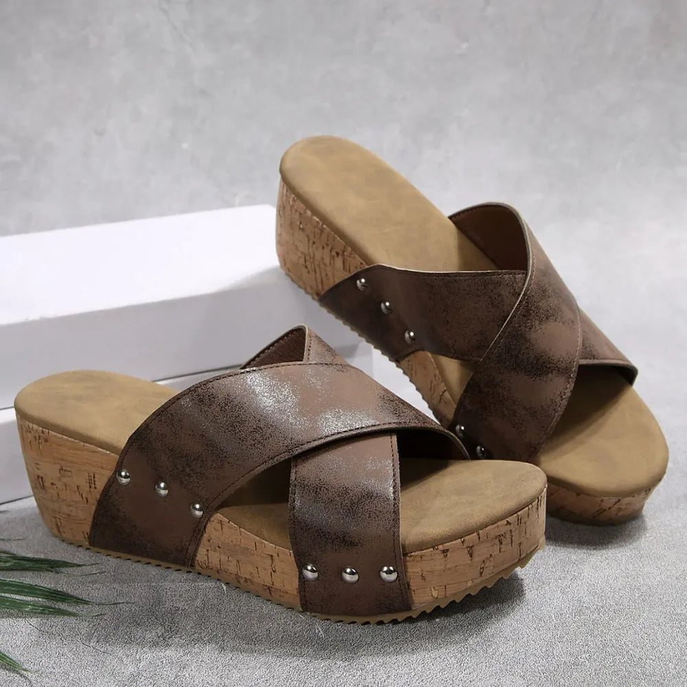 Sandalias de cuña con punta abierta