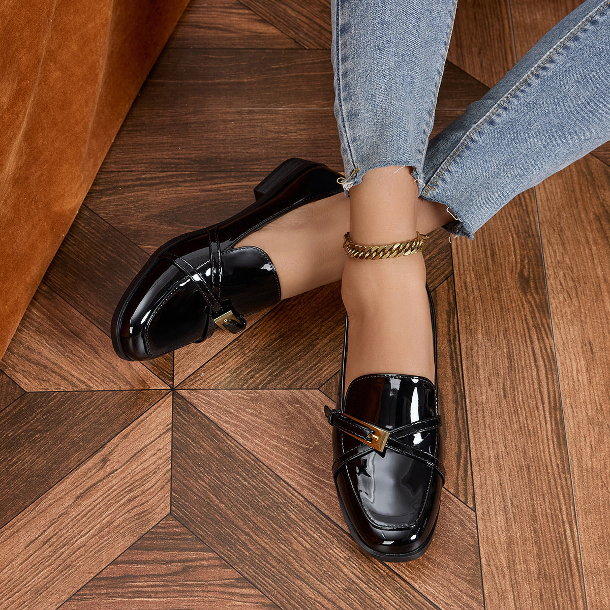 Zapatos de charol con punta cuadrada para mujer