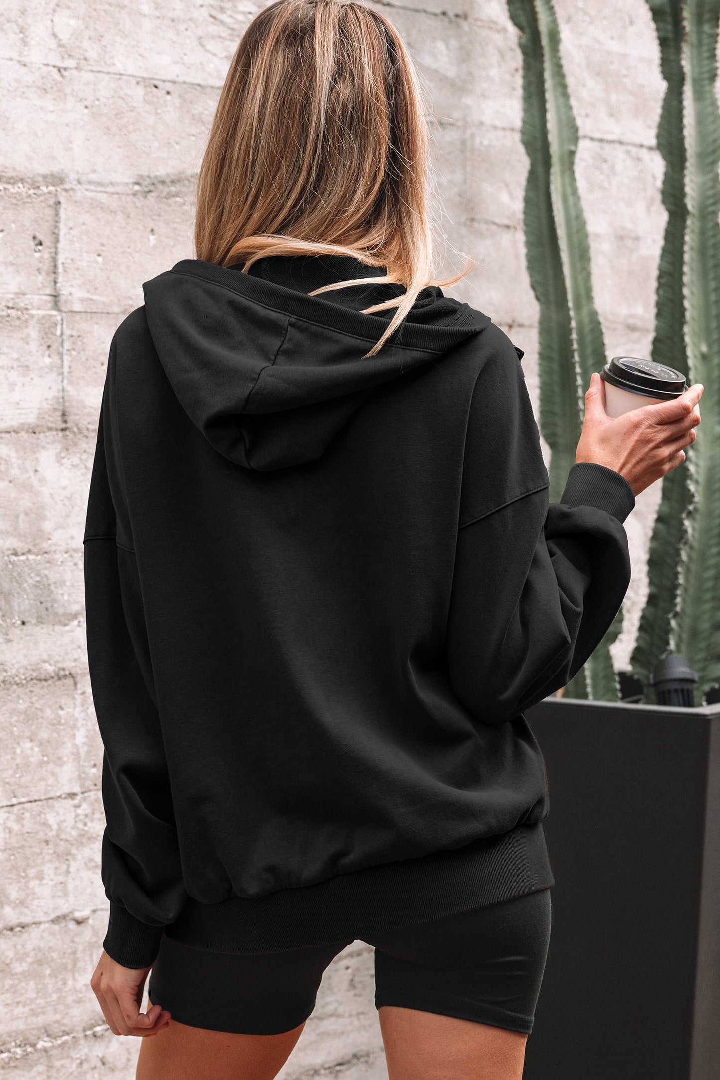 Sudadera con capucha holgada de lavado mineral con medio cierre y bolsillo canguro, negra