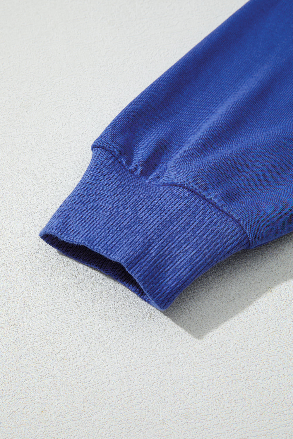 Sudadera Oversize Azul Cielo con Detalle de Rayas Universitarias y Hombros Caídos