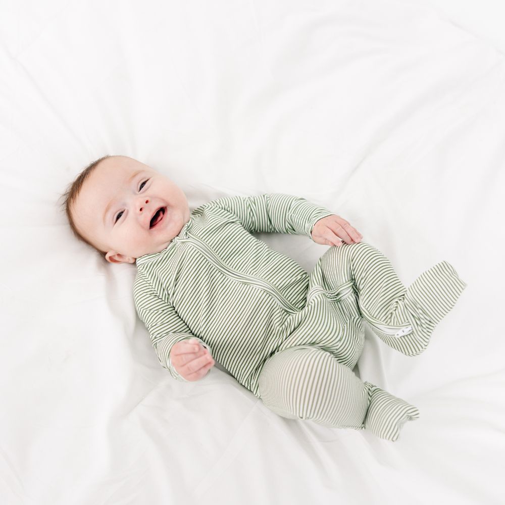 Pijama de bambú a rayas verde hoja