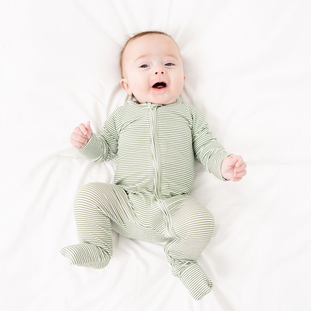 Pijama de bambú a rayas verde hoja