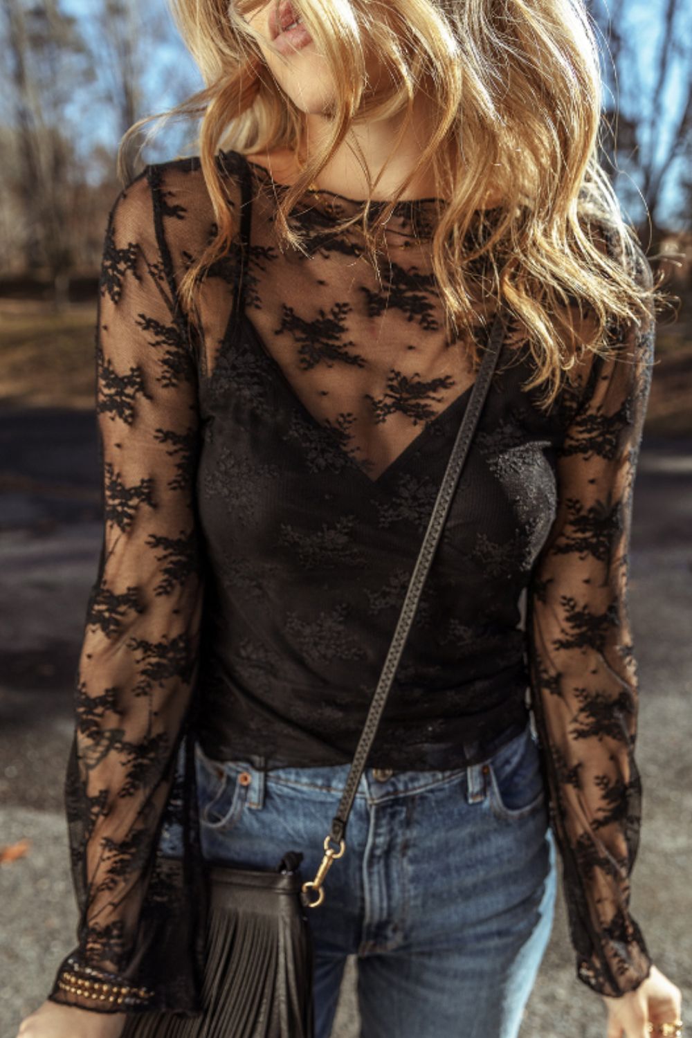 Conjunto de top camisero cruzado y cárdigan largo de encaje