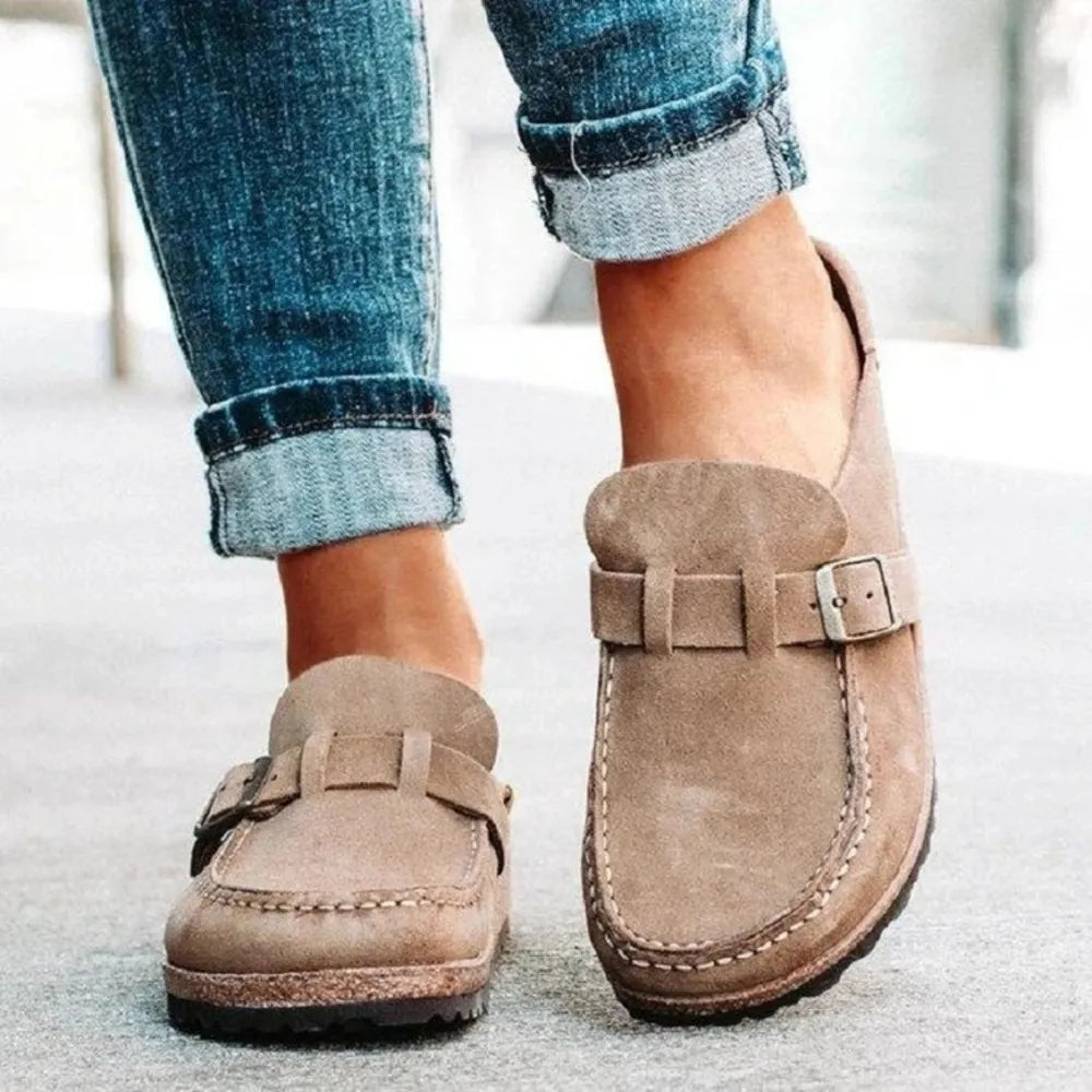 Mocasines con hebilla de tacón bajo y punta redonda